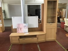 Schrankwand modern mit Glasteil und Fernsehteil