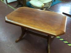 Höhenverstellbarer Couchtisch, Farbe: Kirsch